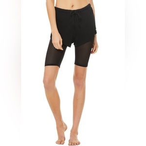 Alo Yoga High-Waist Sunbathe Short
